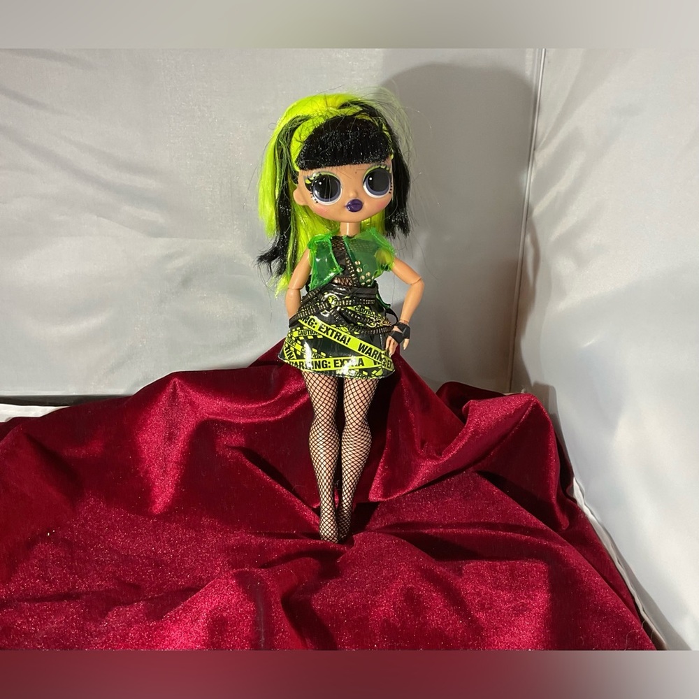 MGA Entertainment OMG LOL DOLL Rock Brad Gurl